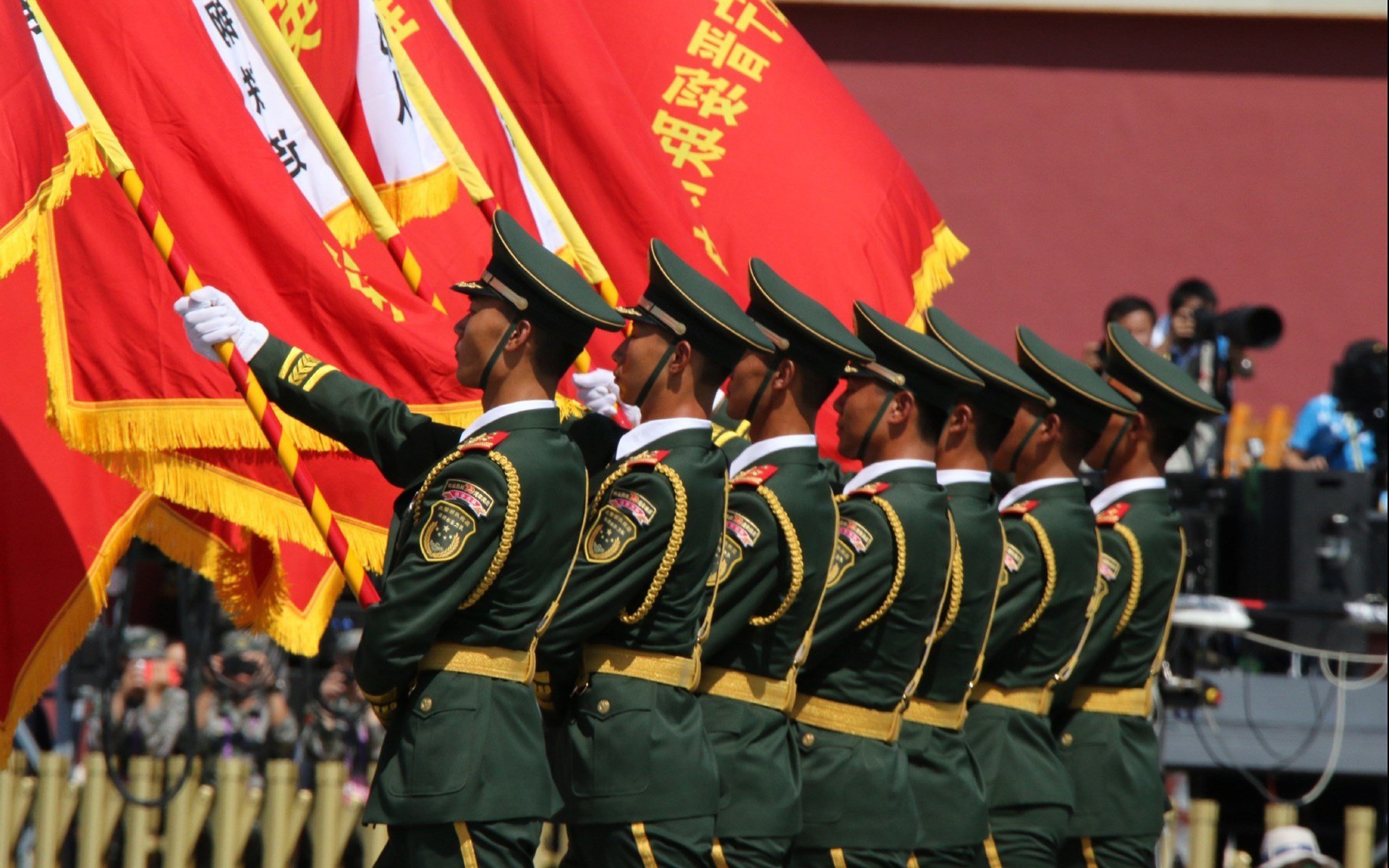 巴萨战胜萨尔茨堡,欧冠出线在望,巴萨大胜