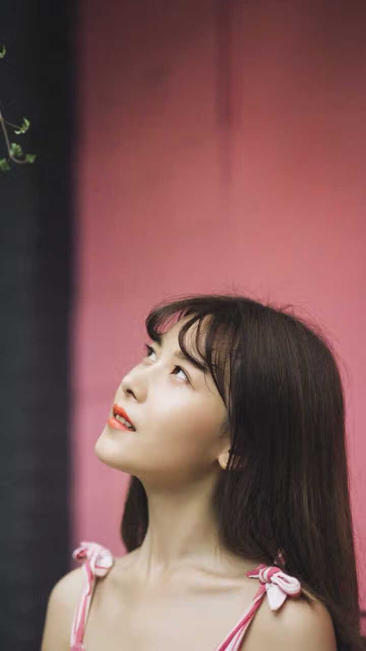 LOL赛后选手落泪引发网友共情圈粉无数,lol职业比赛选手后面的人是什么